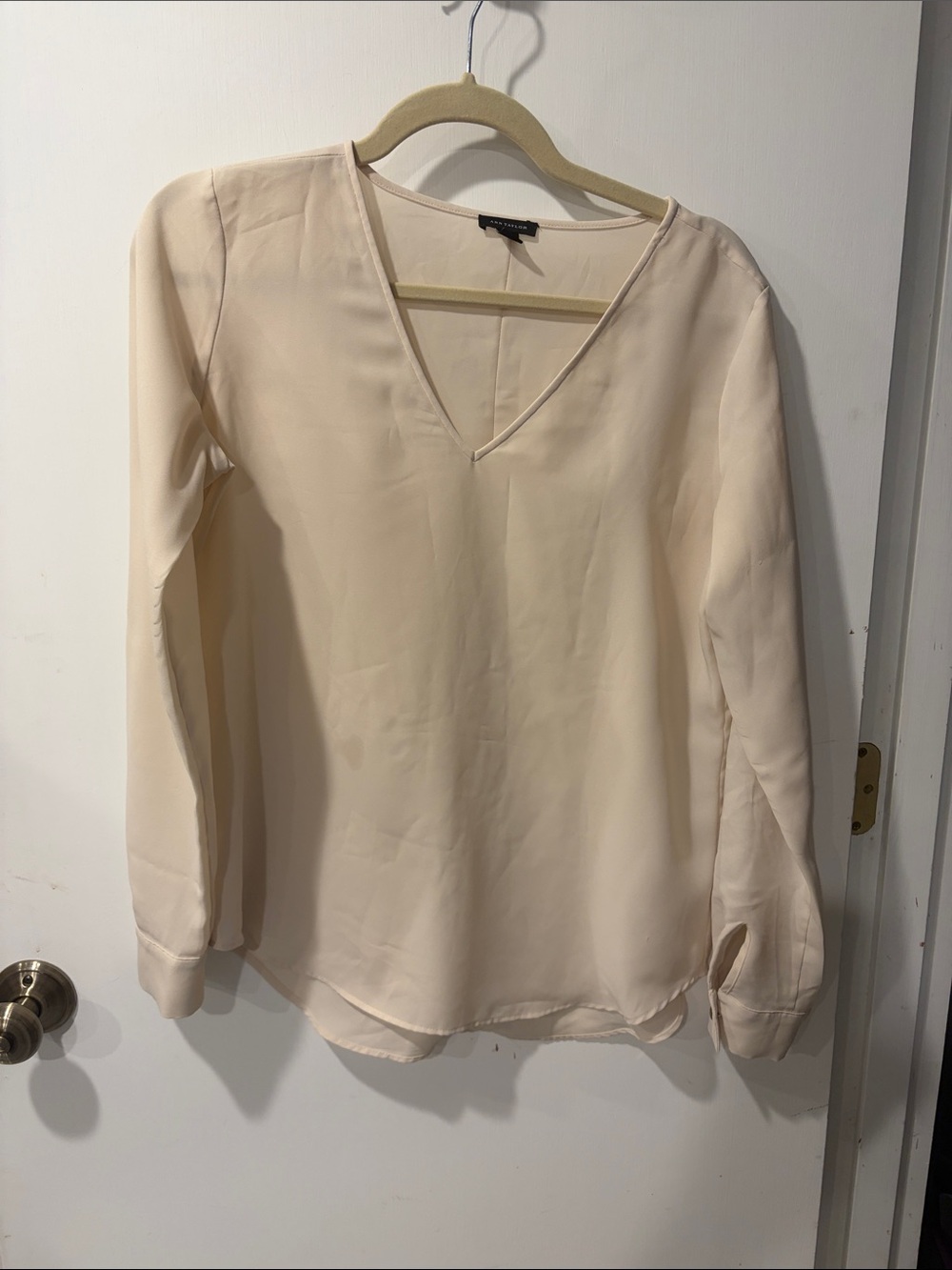 Ann Taylor Light Cream V-Neck Long-Sleeve Women's Top size S